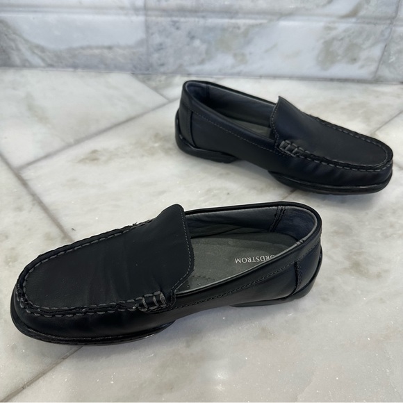 Size 1 Boy Black Nordstrom Dress Shoes - Picture 3 of 10